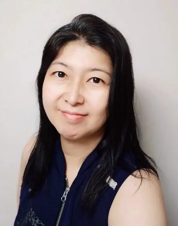 野月まひる